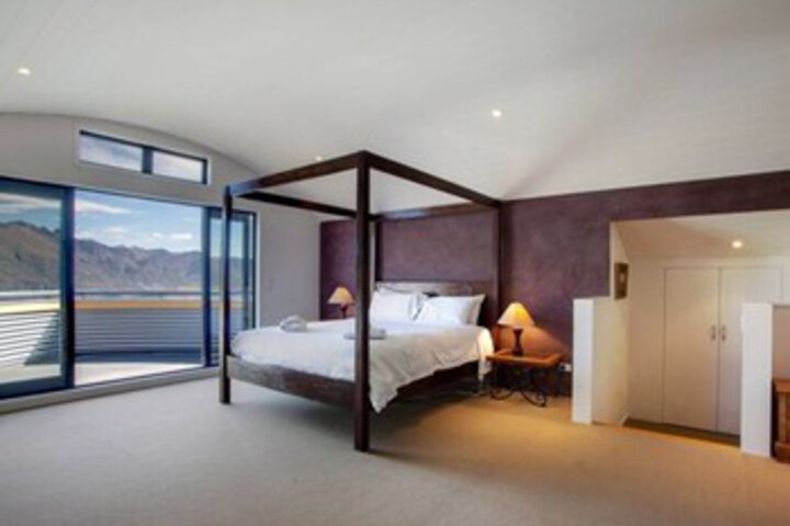 Room 12 of 22