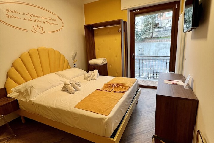 Room 10 of 16