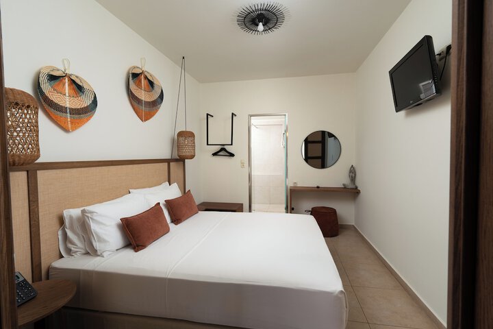 Room 19 of 102