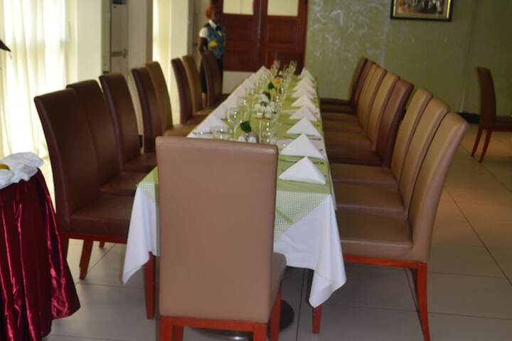 Dining 31 of 48