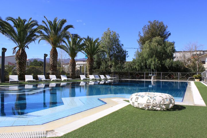 Pool 6 of 18