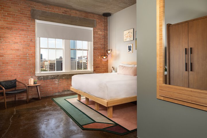 Room 6 of 62