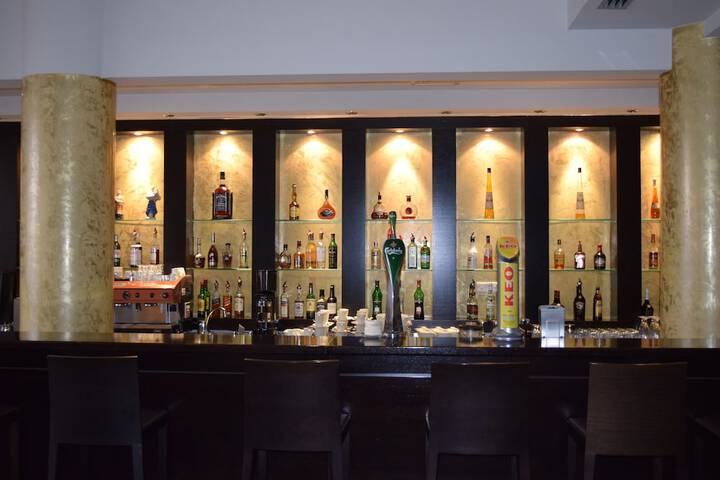 Lounge 92 of 110