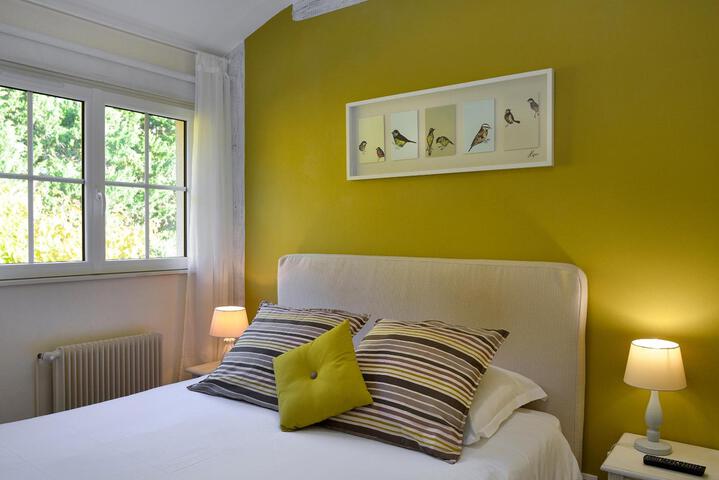 Room 4 of 20