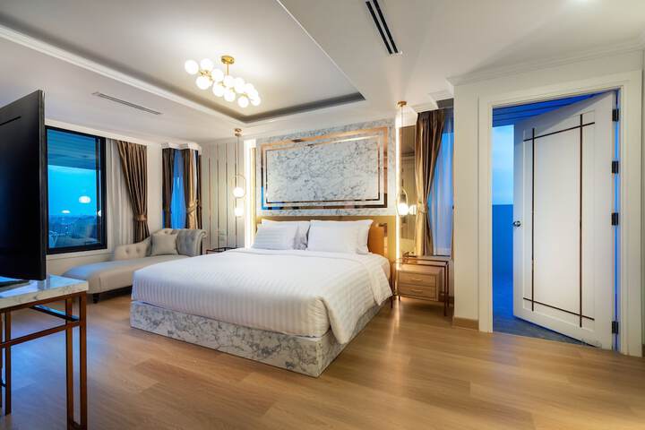 Room 8 of 68