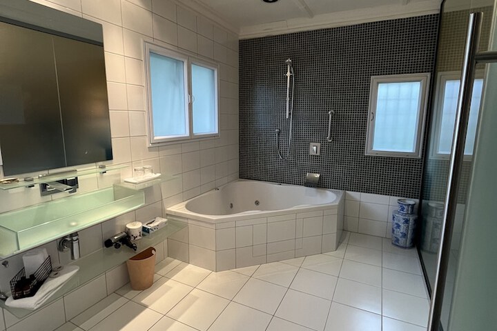 Room 17 of 40