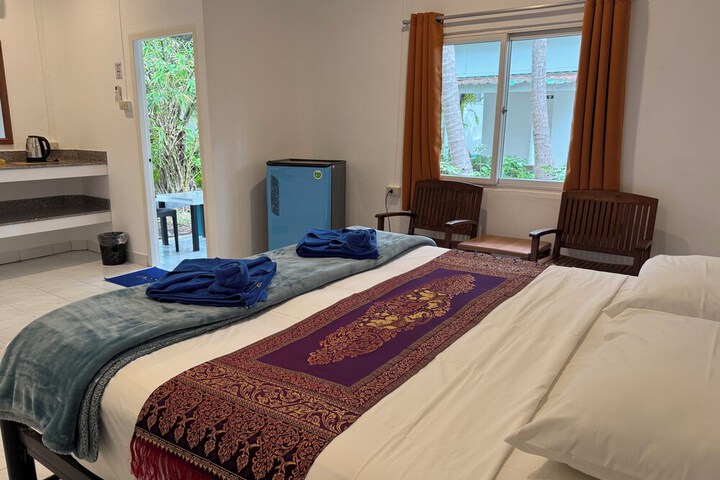 Room 28 of 136