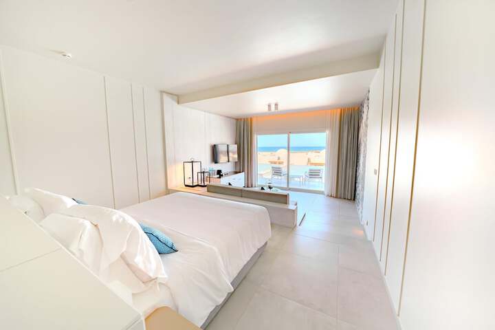 Room 25 of 163