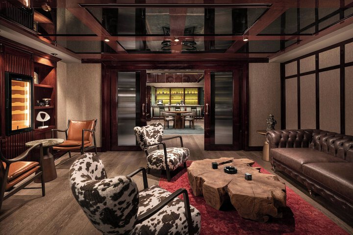 Lounge 107 of 118