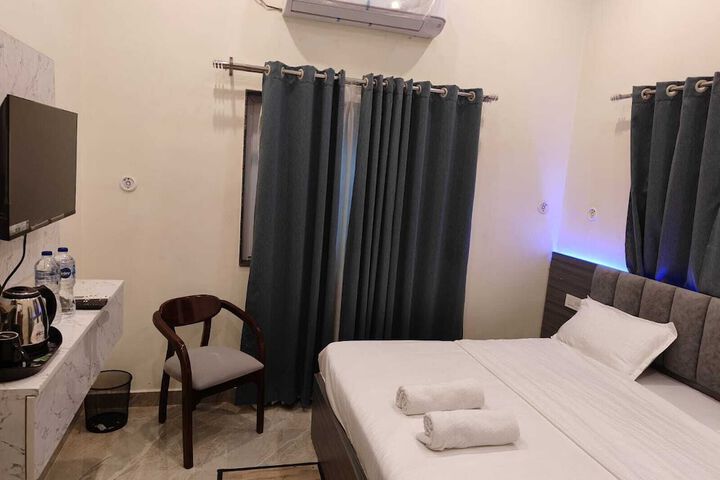 Room 4 of 19