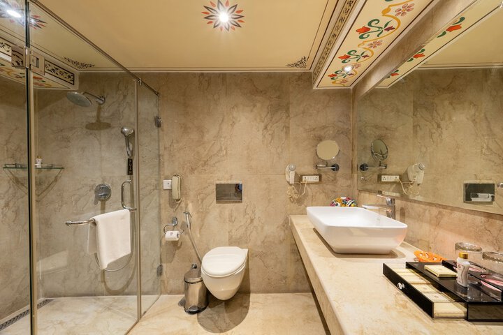 Room 4 of 90