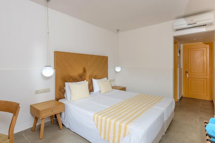 Room 13 of 73