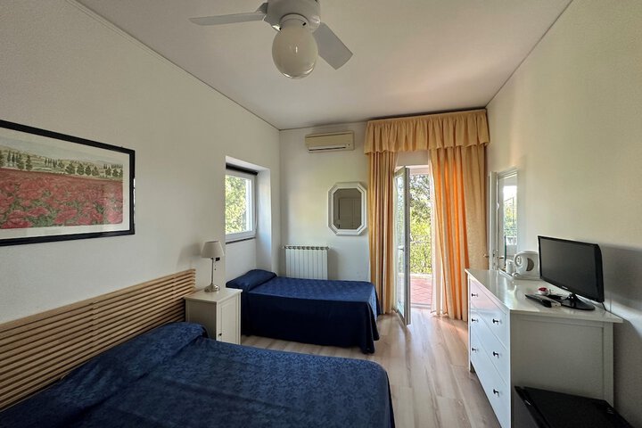 Room 4 of 42