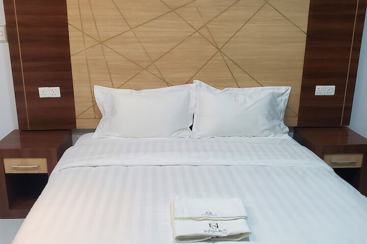Room 6 of 11