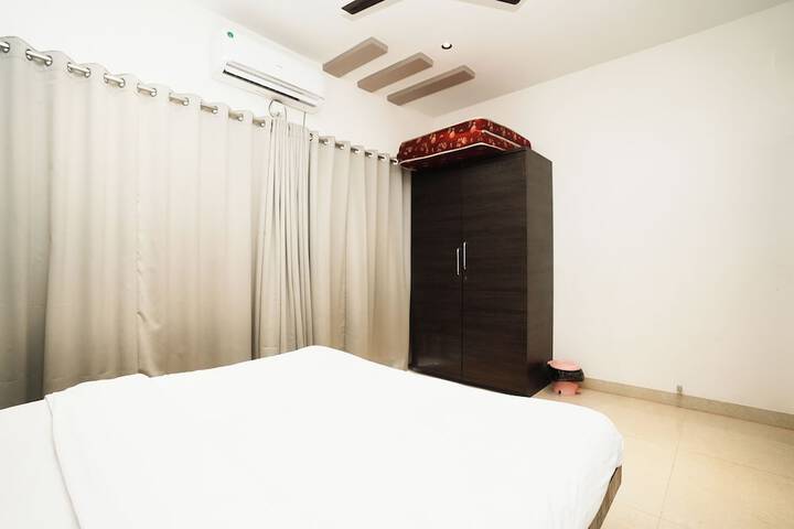 Room 8 of 47