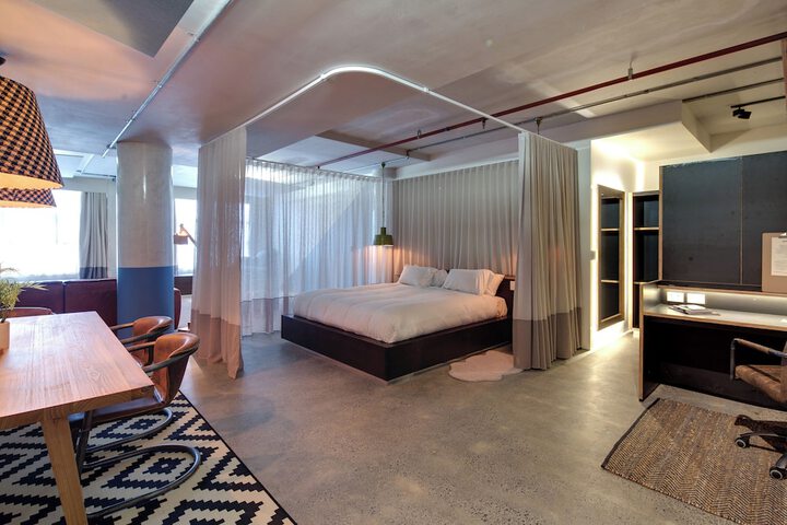 Room 73 of 308