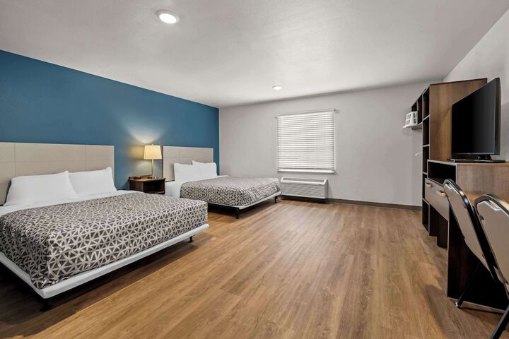 1 Queen Bed (1 of 13)