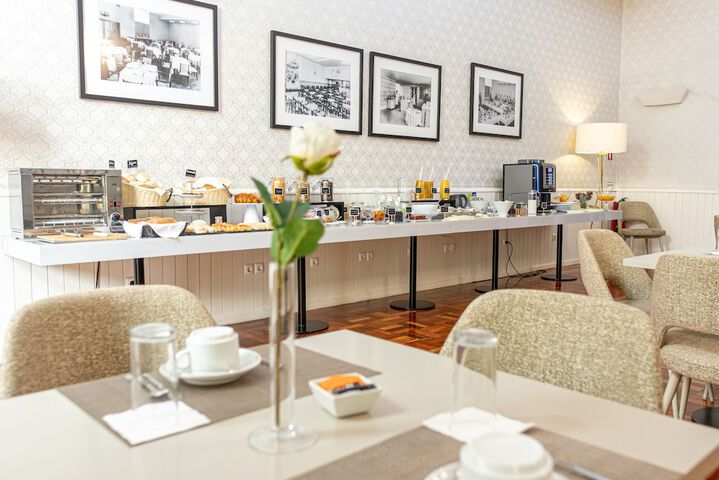 Breakfast/Coffee Service 46 of 63
