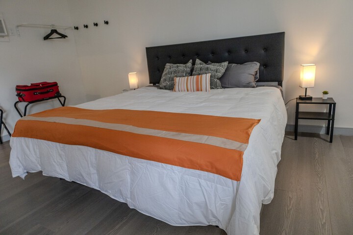 Room 2 of 37