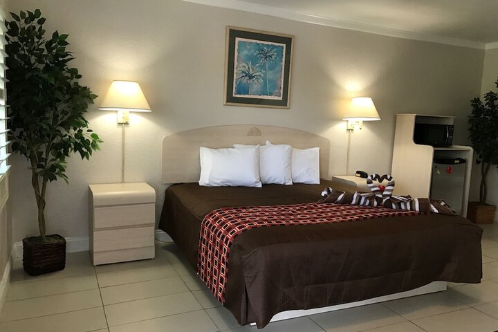 Room 8 of 32