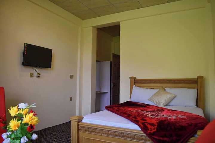Room 7 of 9