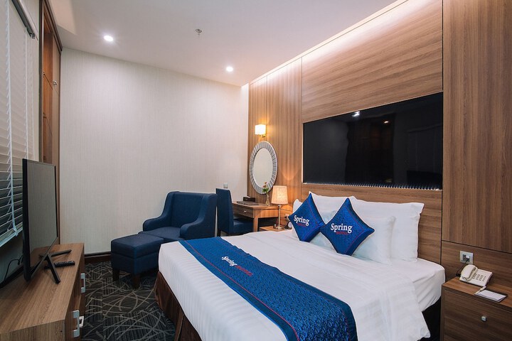 Room 3 of 52