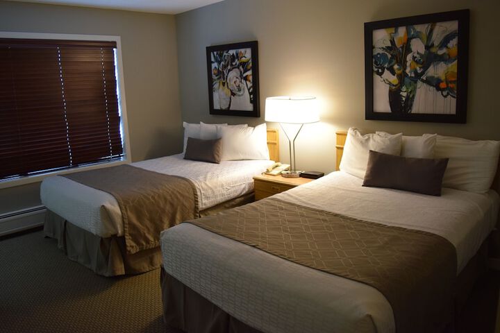 2 Double Beds (1 of 5)