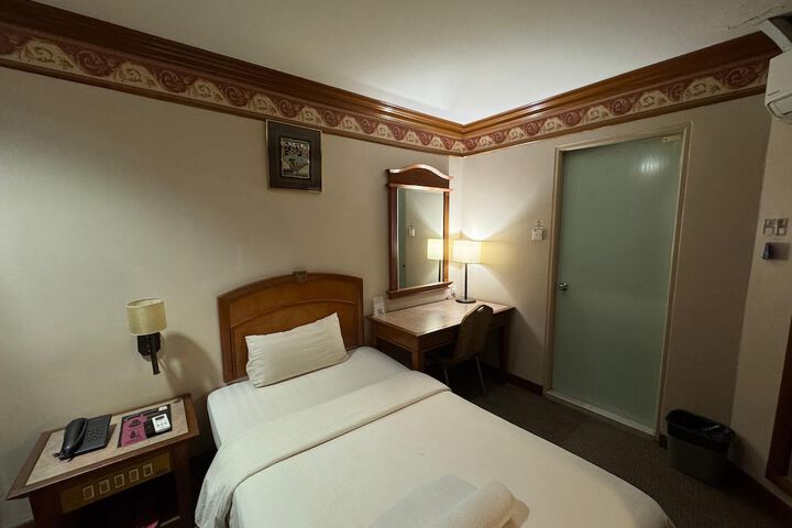 Room 37 of 63