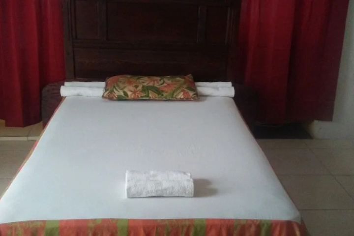 Room 2 of 5