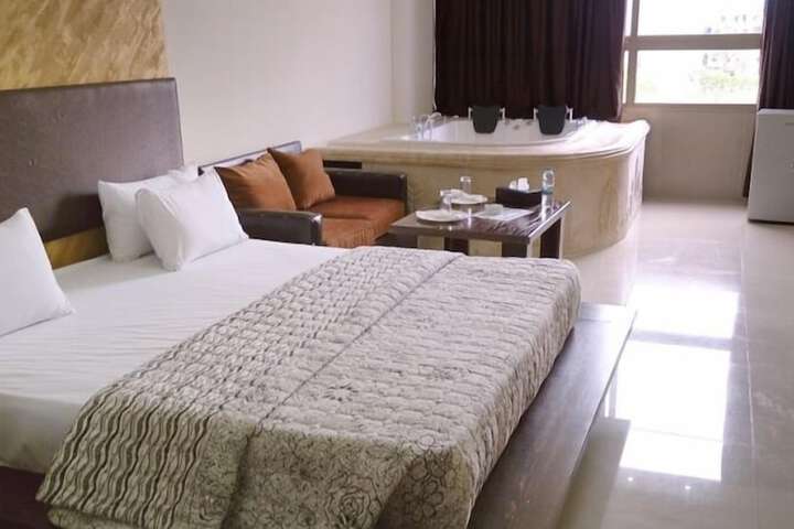 Room 5 of 28