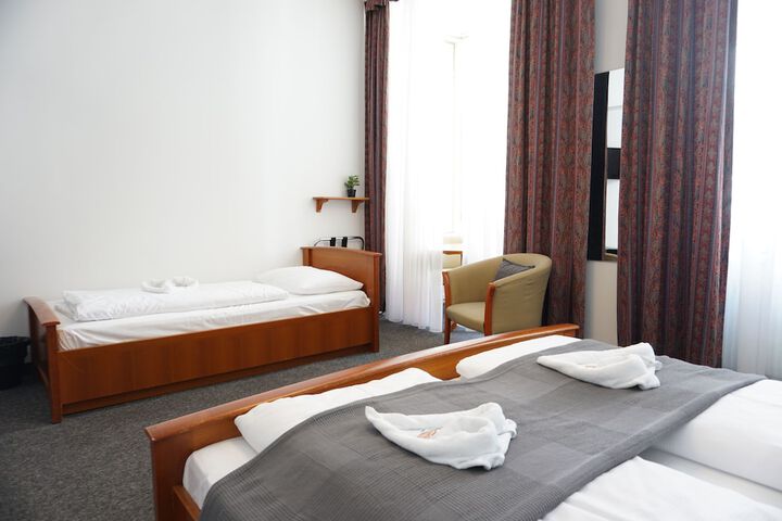 Room 13 of 22