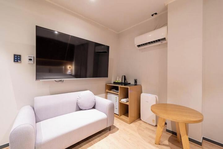 Room 19 of 31