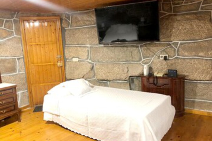 Room 187 of 244
