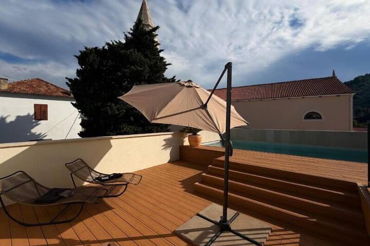 Pool 33 of 69