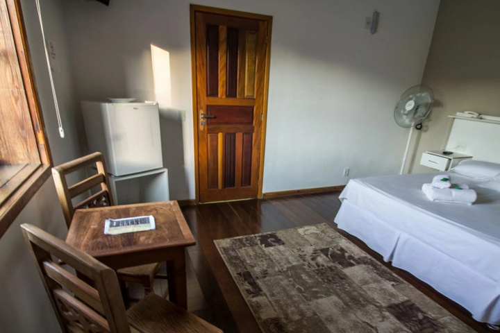 Room 4 of 12