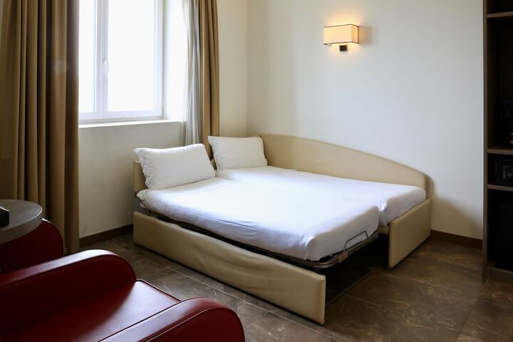 Room 22 of 86