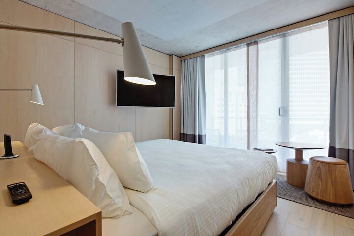 Room 81 of 308