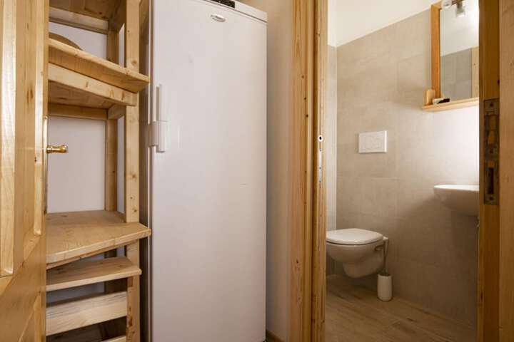 Room 10 of 20