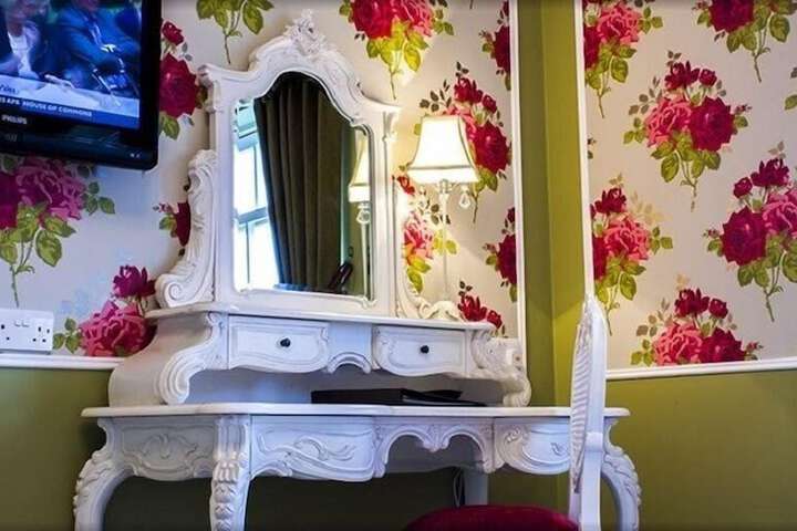 Room 16 of 39