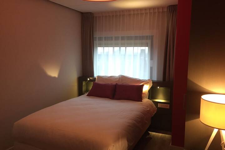 Room 4 of 63