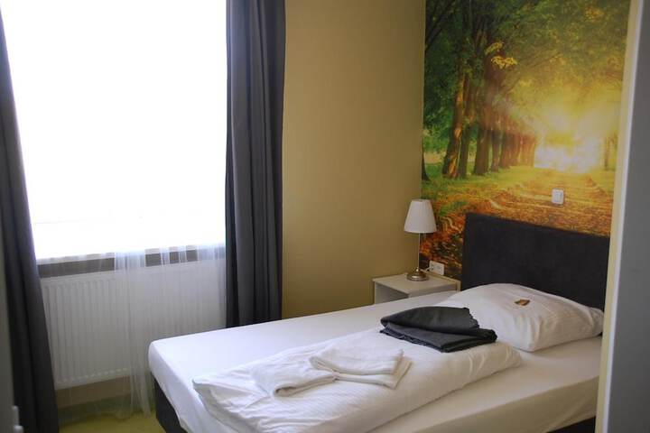 Room 7 of 70