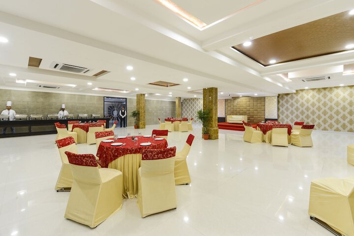 Ballroom/Hall 22 of 37