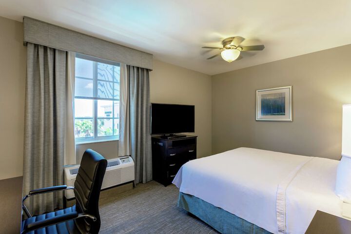 1 King 1qn Bed 2 Bedroom 2 Bath Suite (1 of 21)