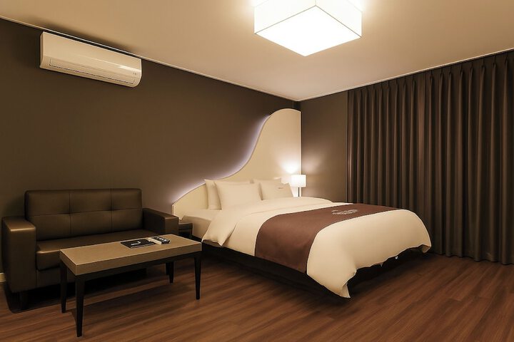 Room 57 of 85