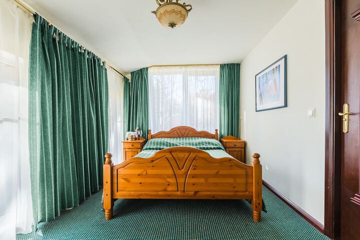 Room 8 of 42