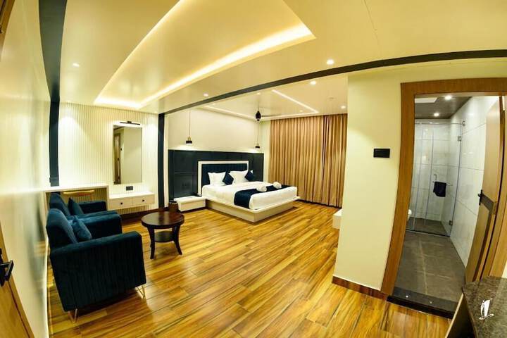 Room 9 of 30