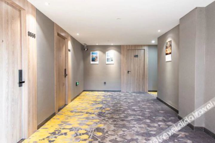Hotel Interior 17 of 28