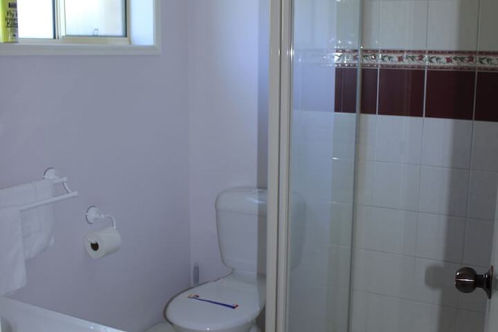 Room 5 of 12