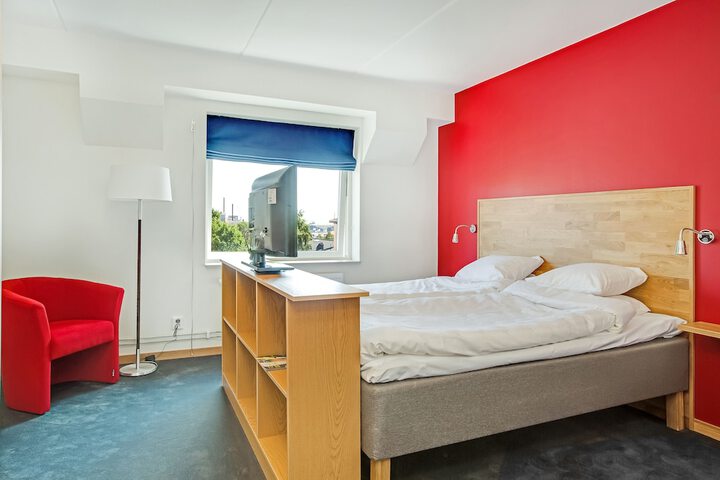 Room 8 of 65