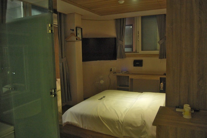 Room 3 of 42